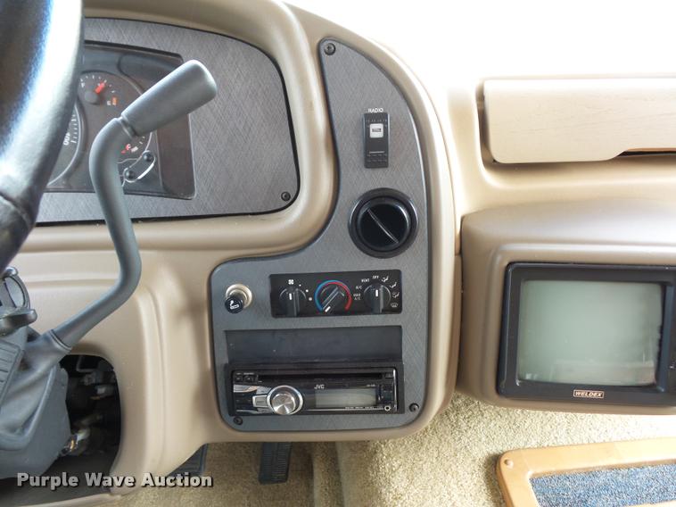 image for item DD1516 2005 National Dolphin RV