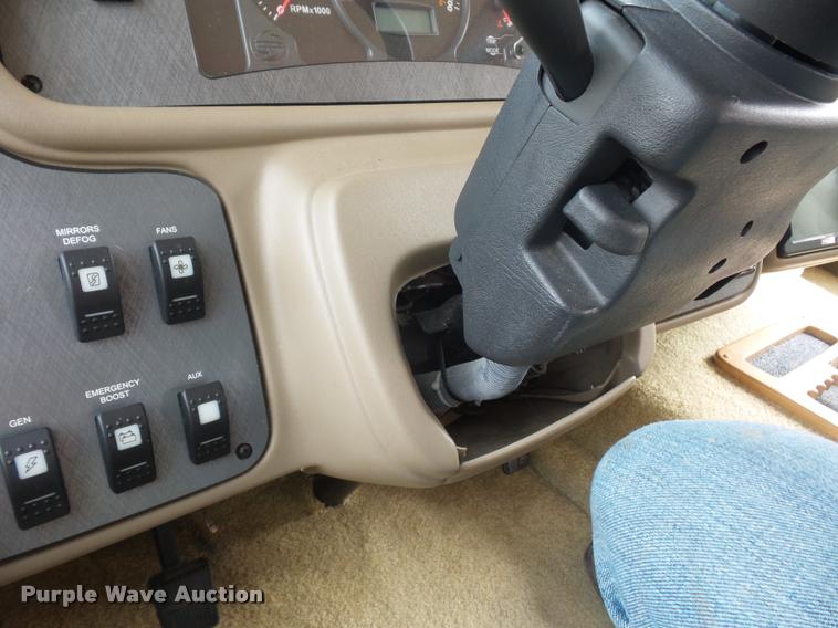 image for item DD1516 2005 National Dolphin RV