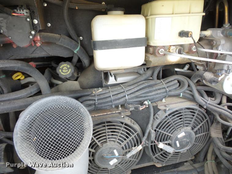 image for item DD1516 2005 National Dolphin RV