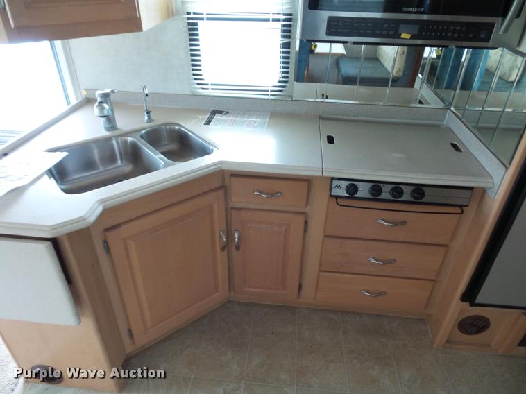 image for item DD1516 2005 National Dolphin RV