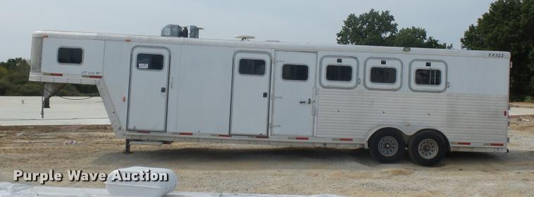 image for item DD1517 2001 Exiss horse trailer