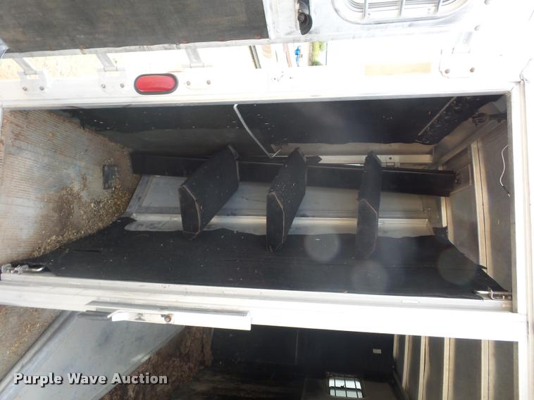 image for item DD1517 2001 Exiss horse trailer