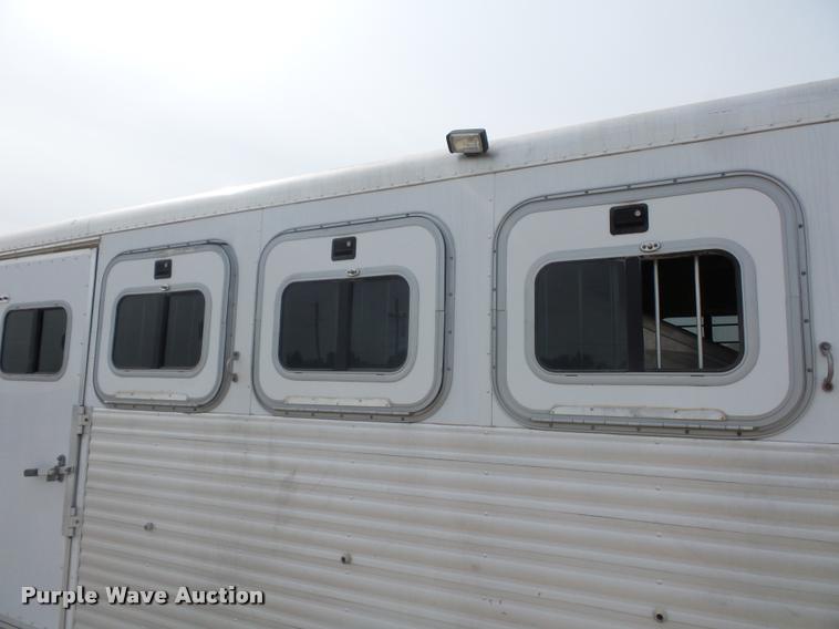 image for item DD1517 2001 Exiss horse trailer