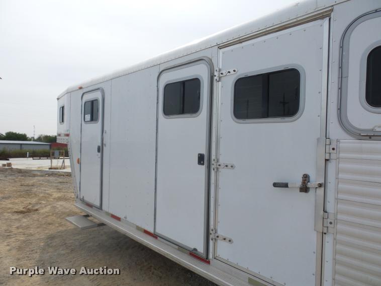 image for item DD1517 2001 Exiss horse trailer