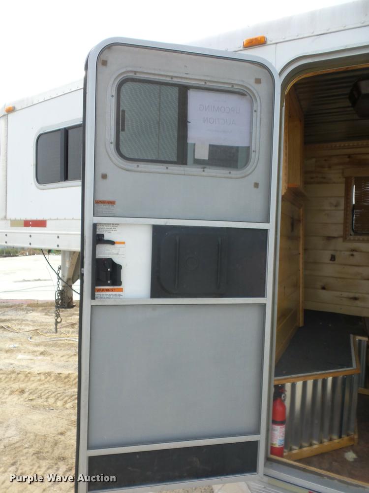 image for item DD1517 2001 Exiss horse trailer
