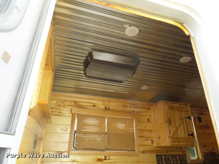 image for item DD1517 2001 Exiss horse trailer