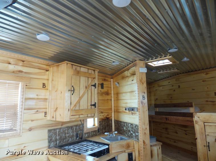 image for item DD1517 2001 Exiss horse trailer