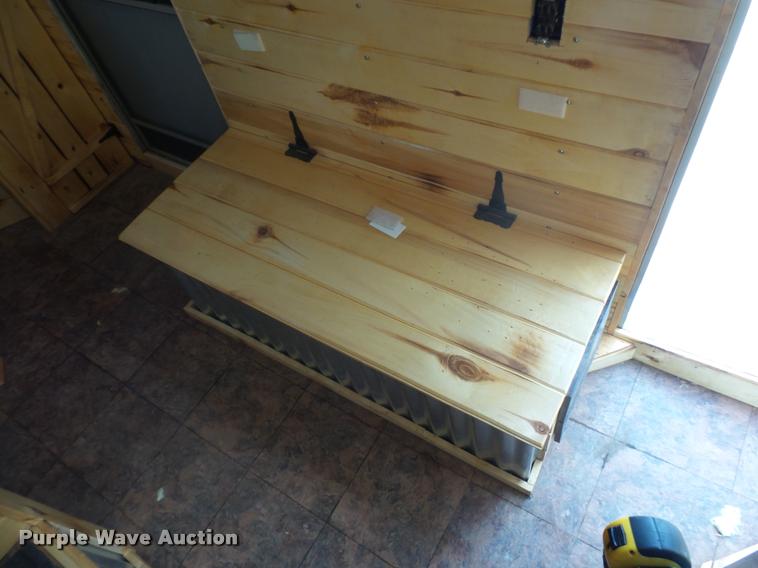 image for item DD1517 2001 Exiss horse trailer