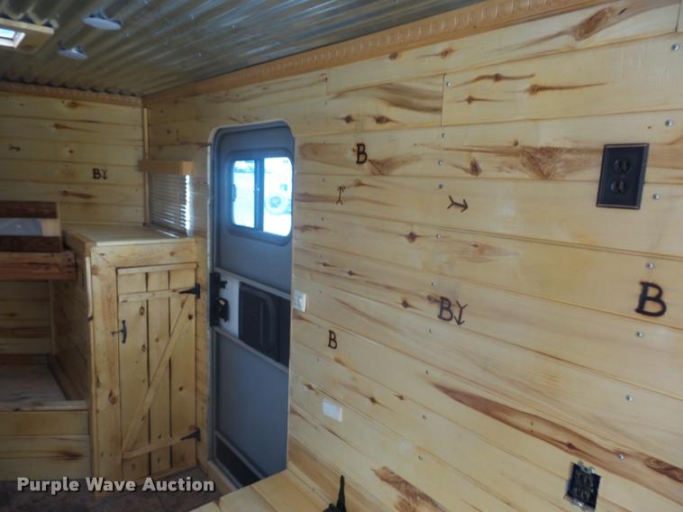 image for item DD1517 2001 Exiss horse trailer