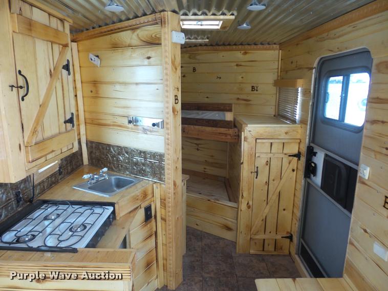 image for item DD1517 2001 Exiss horse trailer