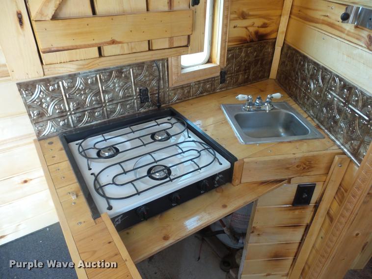 image for item DD1517 2001 Exiss horse trailer