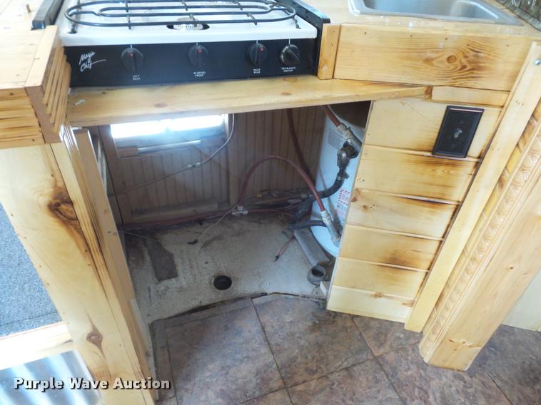 image for item DD1517 2001 Exiss horse trailer