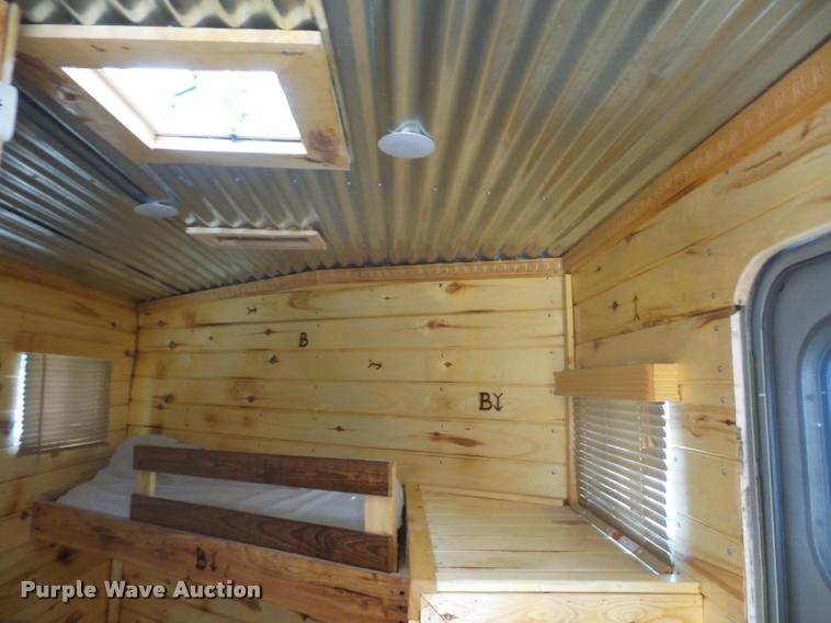 image for item DD1517 2001 Exiss horse trailer