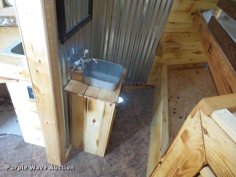 image for item DD1517 2001 Exiss horse trailer