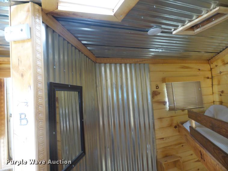 image for item DD1517 2001 Exiss horse trailer