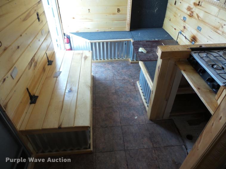 image for item DD1517 2001 Exiss horse trailer