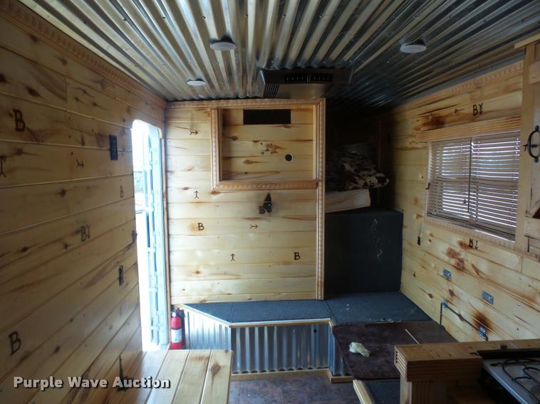 image for item DD1517 2001 Exiss horse trailer