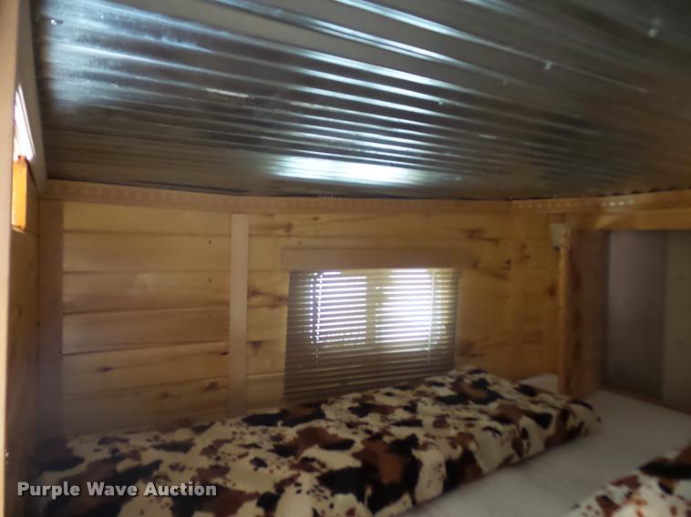 image for item DD1517 2001 Exiss horse trailer