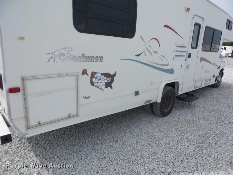 image for item DD1518 2001 Ford Econoline E450 Coachmen Pathfinder RV