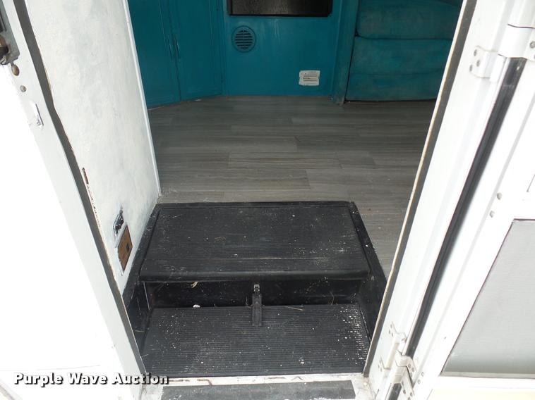 image for item DD1518 2001 Ford Econoline E450 Coachmen Pathfinder RV