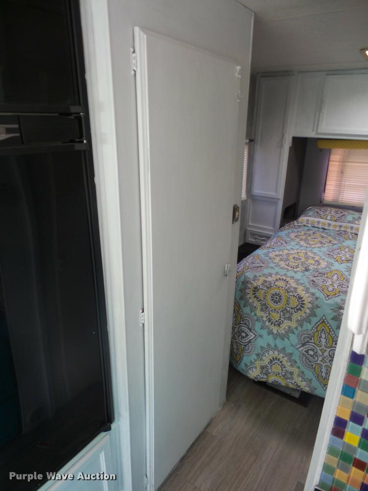 image for item DD1518 2001 Ford Econoline E450 Coachmen Pathfinder RV