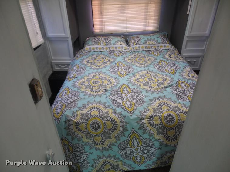 image for item DD1518 2001 Ford Econoline E450 Coachmen Pathfinder RV