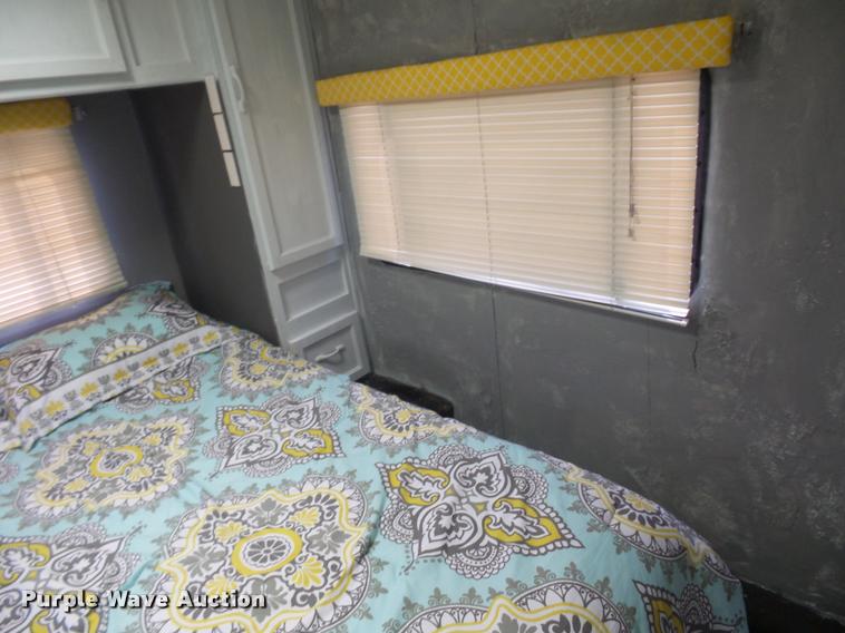 image for item DD1518 2001 Ford Econoline E450 Coachmen Pathfinder RV