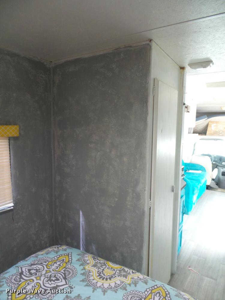 image for item DD1518 2001 Ford Econoline E450 Coachmen Pathfinder RV