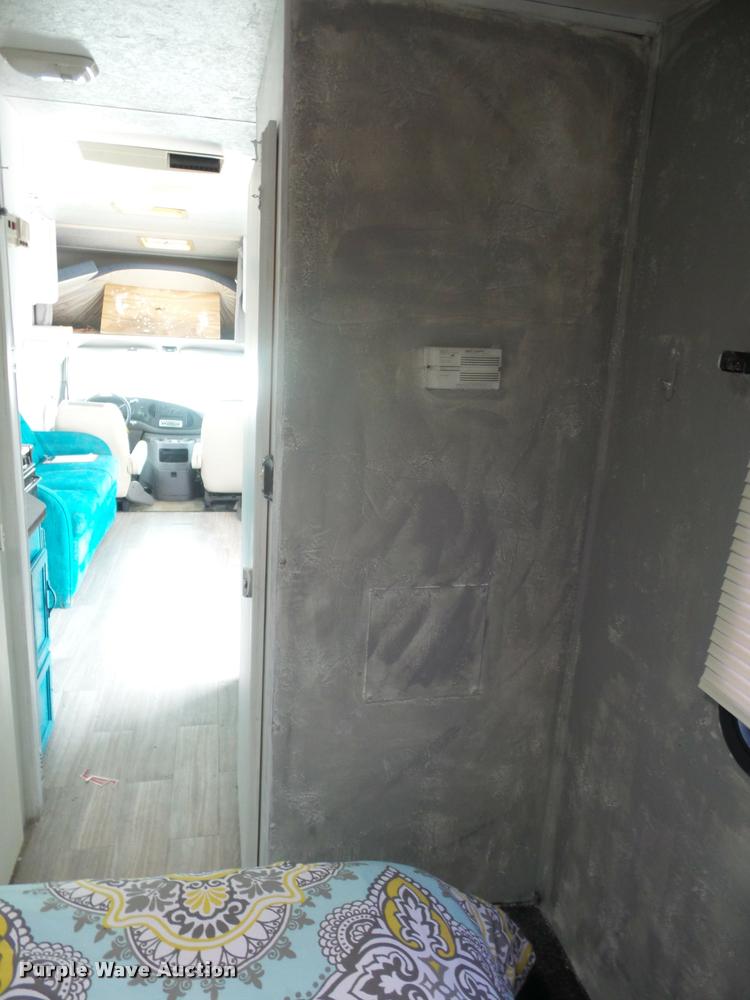 image for item DD1518 2001 Ford Econoline E450 Coachmen Pathfinder RV