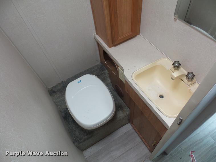 image for item DD1518 2001 Ford Econoline E450 Coachmen Pathfinder RV