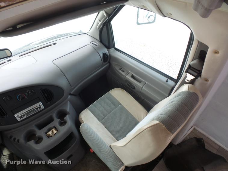 image for item DD1518 2001 Ford Econoline E450 Coachmen Pathfinder RV