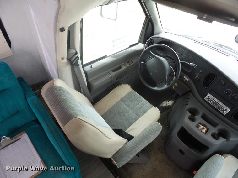 image for item DD1518 2001 Ford Econoline E450 Coachmen Pathfinder RV