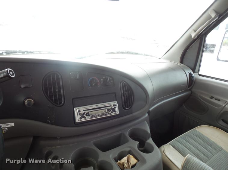 image for item DD1518 2001 Ford Econoline E450 Coachmen Pathfinder RV