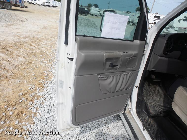 image for item DD1518 2001 Ford Econoline E450 Coachmen Pathfinder RV