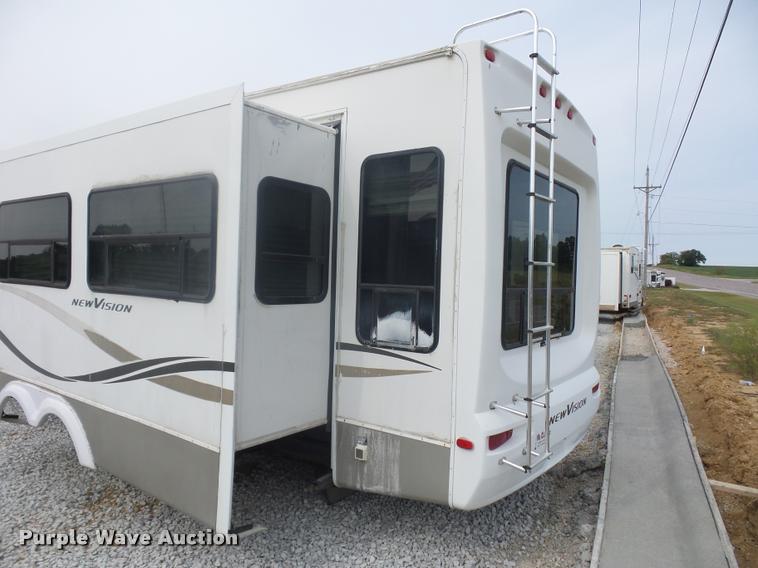 image for item DD1521 2005 KZ New Vision camper