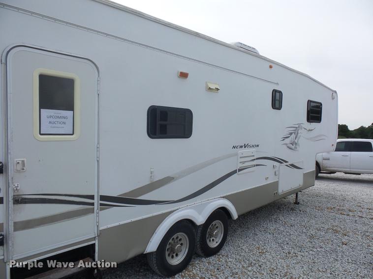 image for item DD1521 2005 KZ New Vision camper