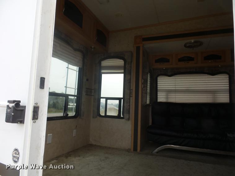 image for item DD1521 2005 KZ New Vision camper