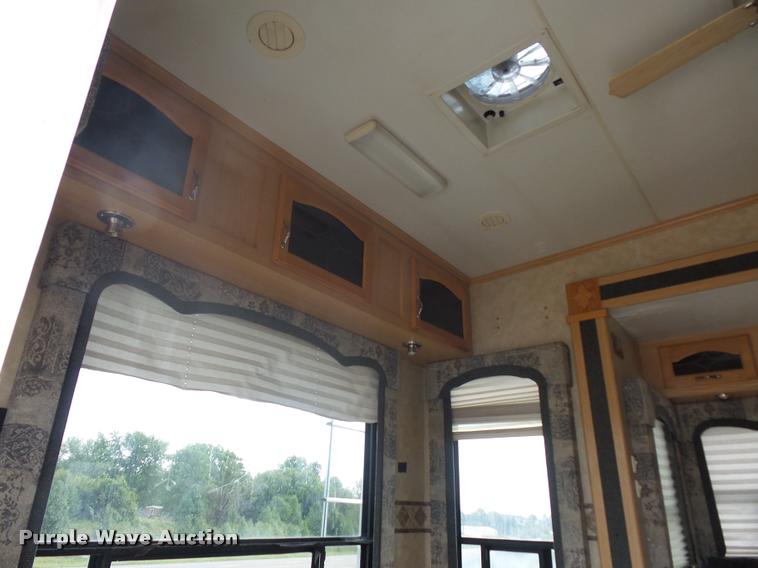 image for item DD1521 2005 KZ New Vision camper