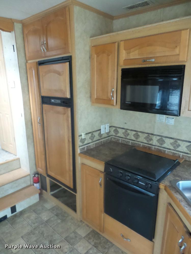 image for item DD1521 2005 KZ New Vision camper