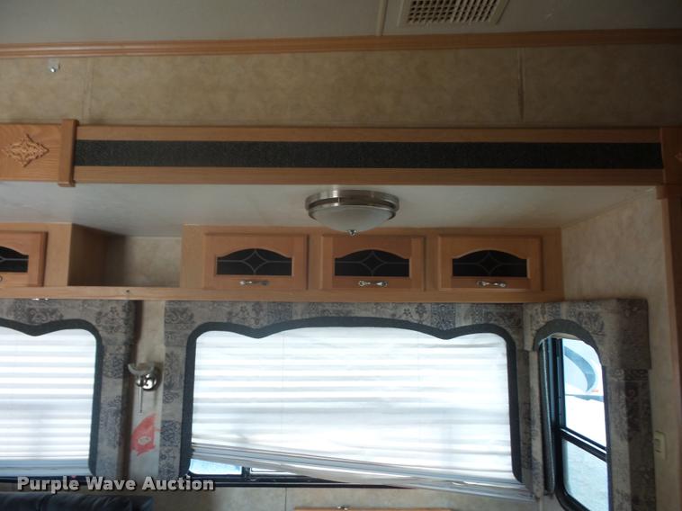 image for item DD1521 2005 KZ New Vision camper