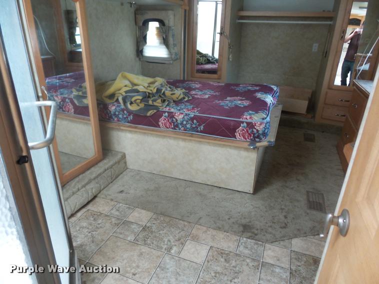 image for item DD1521 2005 KZ New Vision camper