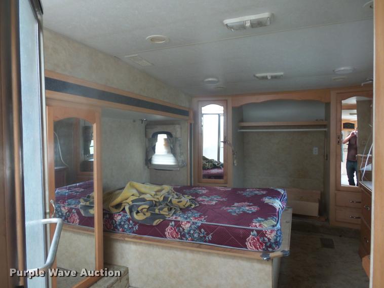 image for item DD1521 2005 KZ New Vision camper