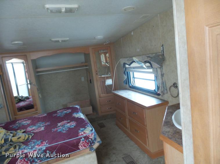 image for item DD1521 2005 KZ New Vision camper