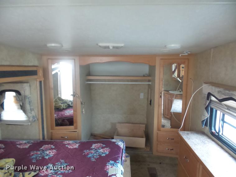 image for item DD1521 2005 KZ New Vision camper