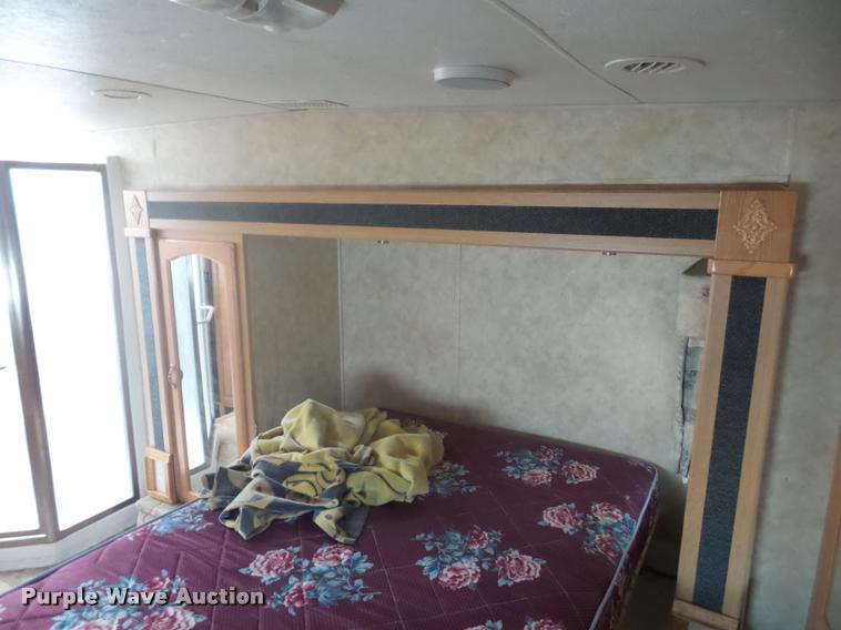 image for item DD1521 2005 KZ New Vision camper