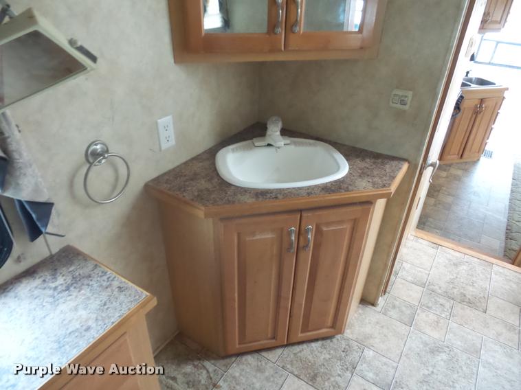 image for item DD1521 2005 KZ New Vision camper