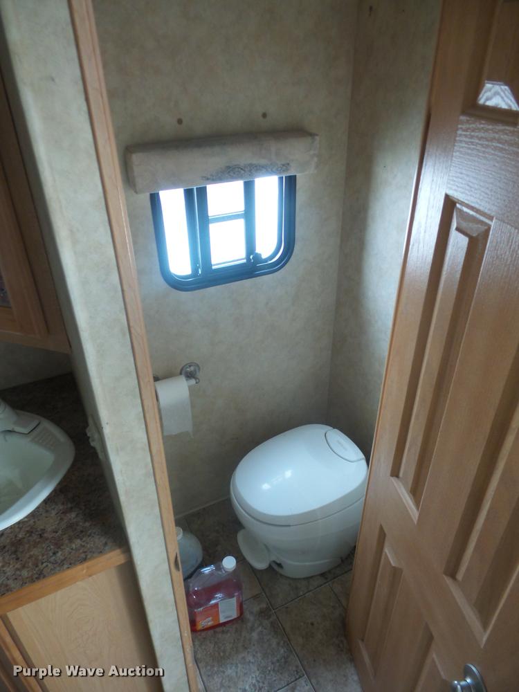 image for item DD1521 2005 KZ New Vision camper