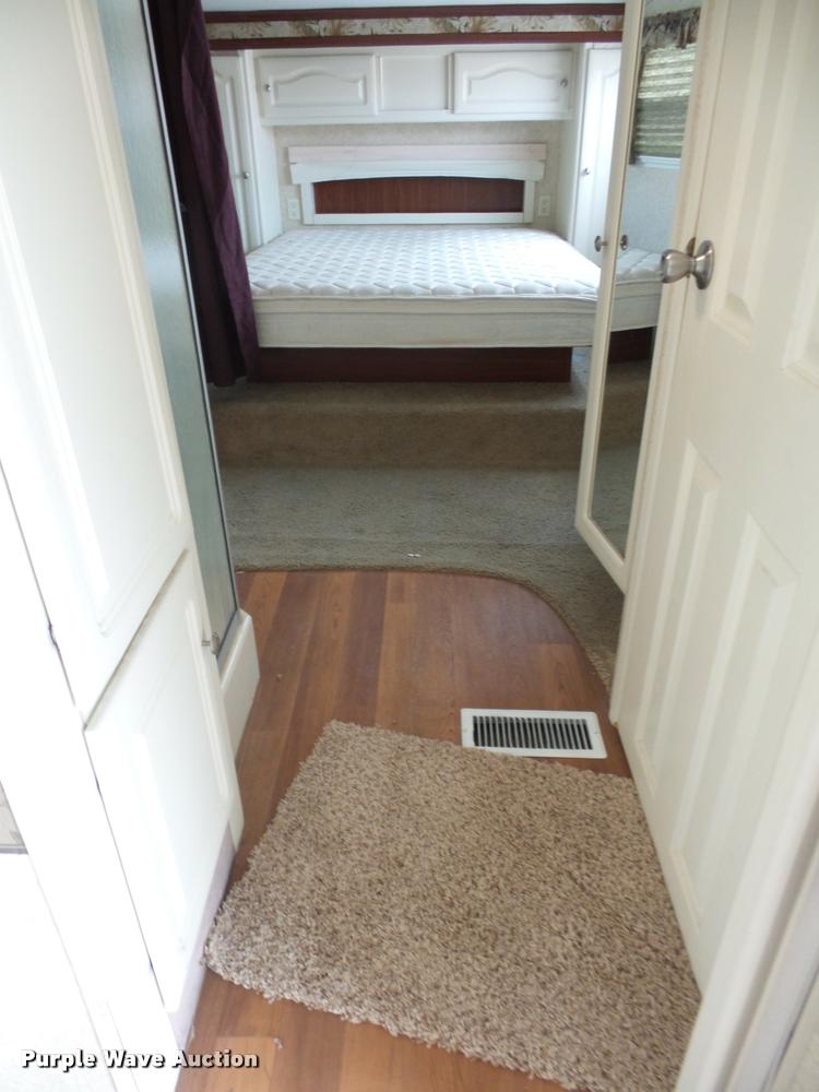 image for item DD1525 2006 Keystone Outback camper