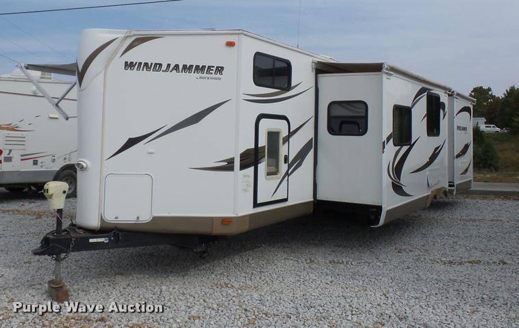 image for item DD1526 2013 Rockwood Windjammer camper