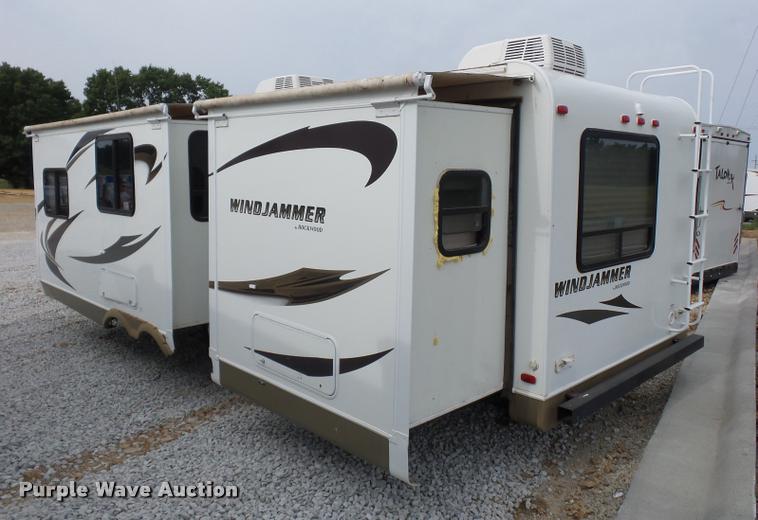 image for item DD1526 2013 Rockwood Windjammer camper